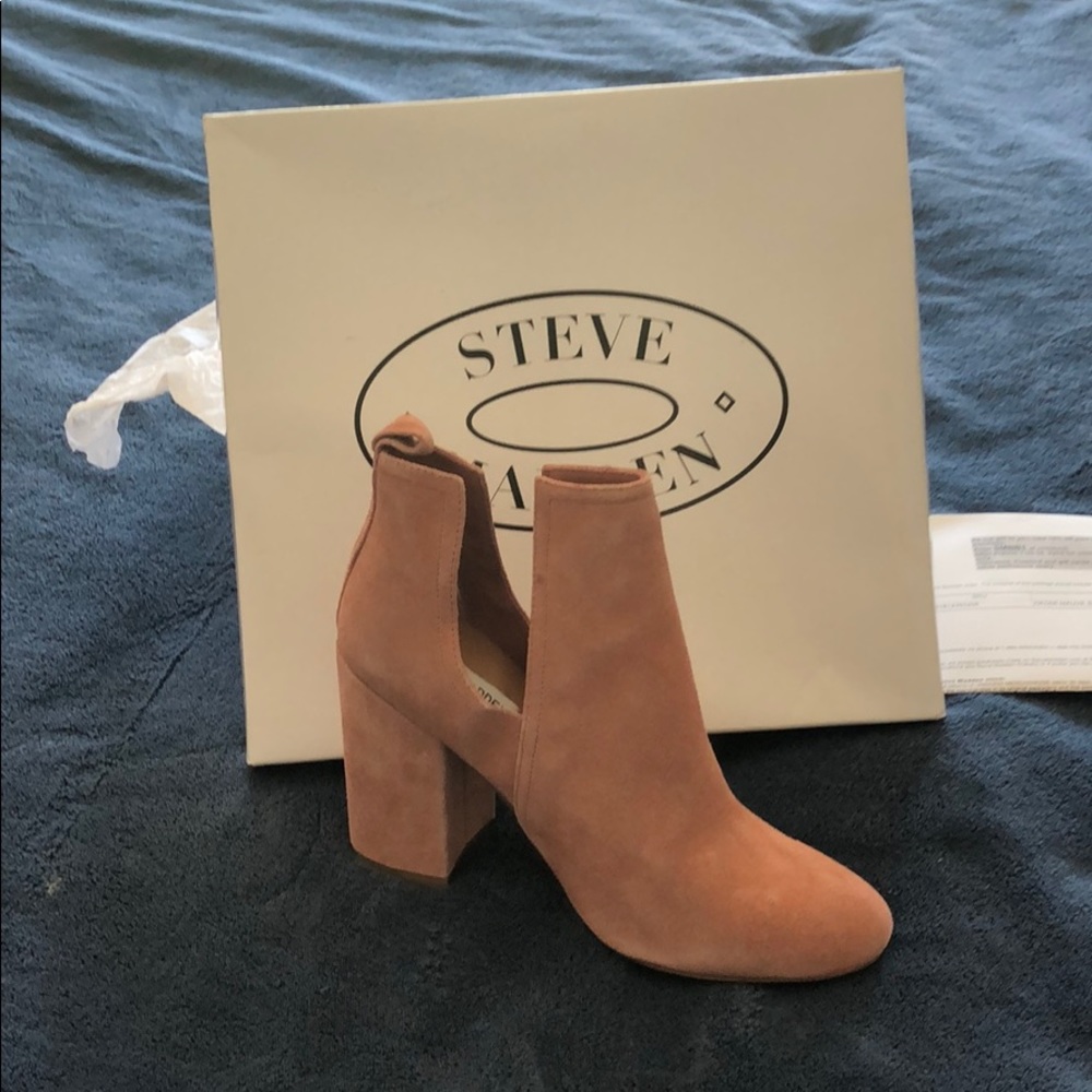 Never worn Steve Madden boots
